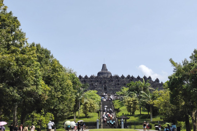 Suasana Candi Borobudur di Kabupaten Magelang, Jawa Tengah, Kamis (8/5/2025). Foto: Arfiansyah Panji Purnandaru/kumparan