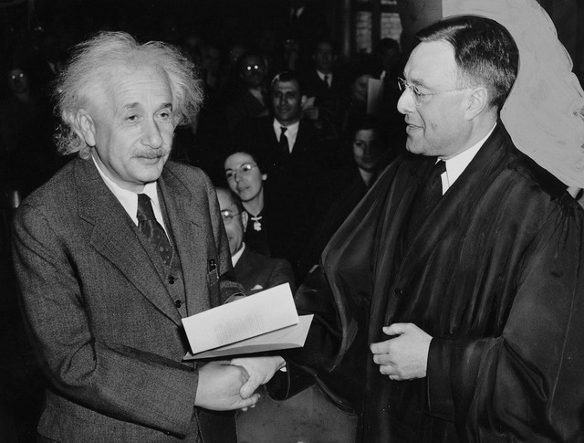 Albert Einstein salah satu tokoh ilmuwan (Pixabay.com)
