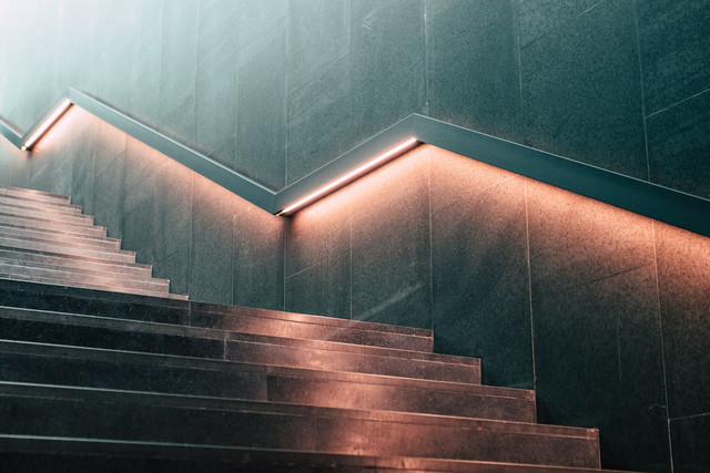 Ilustrasi jumlah anak tangga fengshui, foto: unsplash/Alessia Cocconi