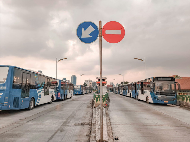 Rute JakLingko 43B. Foto hanya sebagai ilustrasi, bukan gambar sebenarnya. Sumber foto: Unsplash-Syahril Fadillah