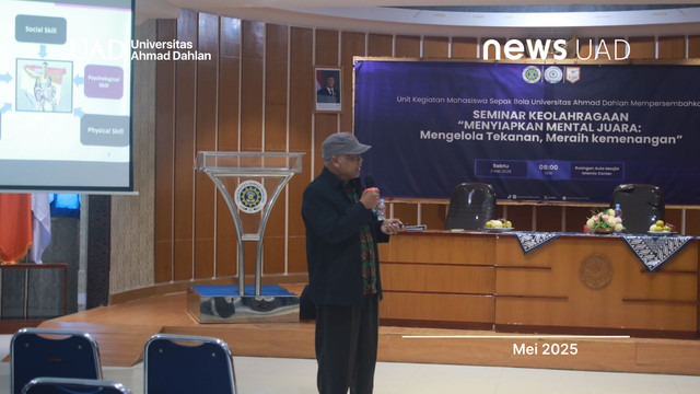Prof. Dr. Dimyati, M.Si. selaku Pemateri Seminar Keolahragaan UKM Sepak Bola Universitas Ahmad Dahlan (UAD) (Foto UKM Sepak Bola UAD)