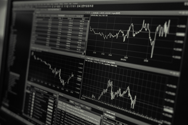 https://pixabay.com/photos/stock-trading-monitor-business-1863880/