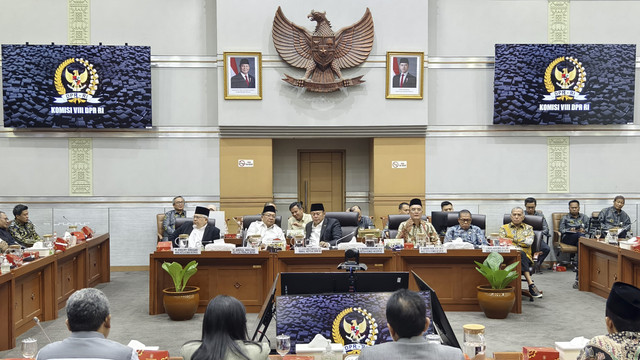 Wakil Ketua DPR RI Cucun Ahmad Syamsurijal pimpin rapat Timwas Haji di Ruang Komisi VIII DPR Komplek Parlemen, Senayan, Jakarta, Kamis (8/5/2025). Foto: Dok. Timwas Haji