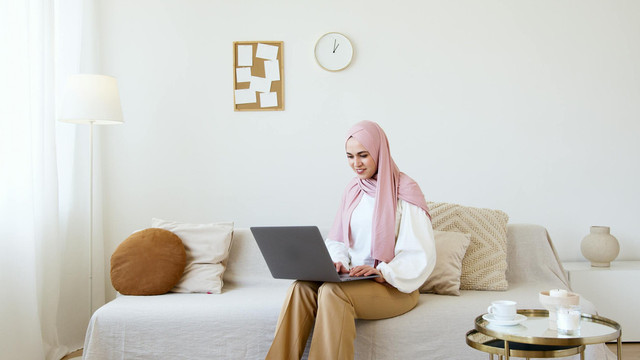 ASN Kemenag wajib mengetahui cara presensi Kemenag dengan tepat. Foto: Pexels