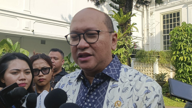 Menteri Investasi dan Hilirisasi Rosan Perkasa Roeslani di Kompleks Istana Kepresidenan, Jakarta Pusat, Kamis (8/5/2025). Foto: Zamachsyari/kumparan
