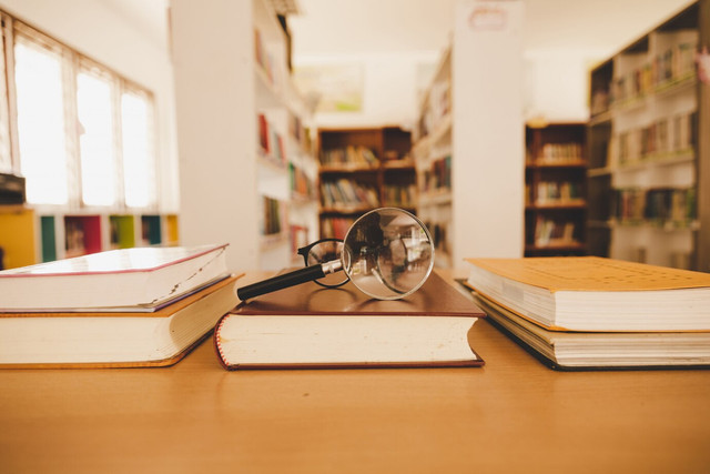 Ilustrasi Perpustakaan, Sumber: freepik.com