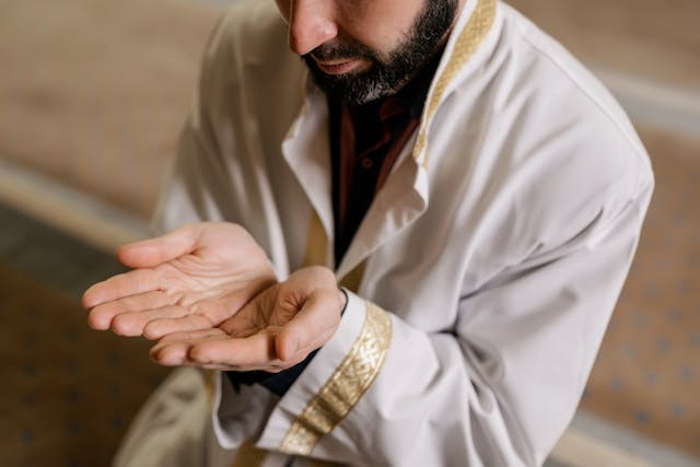 Ilustrasi Bacaan Tasbih, Tahmid, Takbir, Tahlil, Istighfar. Sumber: Pexels/A Darmel