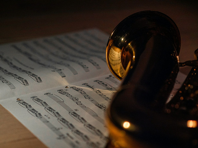 Ilustrasi Rekomendasi Lagu Old Money Vibes. Sumber: Unsplash/Maxence Pira