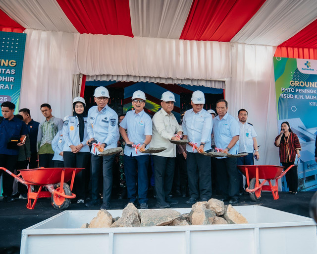 Groundbreaking pembangunan RSUD KH Muhammad Thohir di Pesisir Barat | Foto : Tim Media Mirza-Jihan