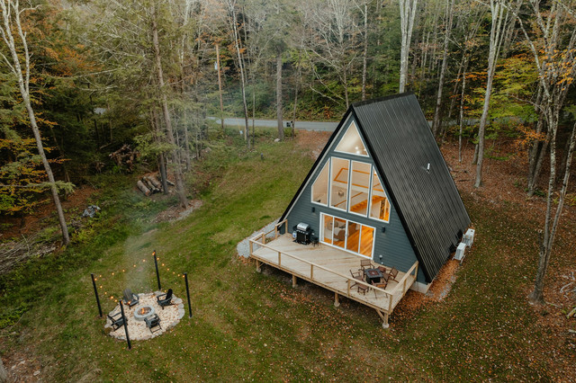 Bobocabin Madasari. Foto hanya sebagai ilustrasi bukan gambar dan tempat sebenarnya. Sumber foto: Unsplash-Clay Banks