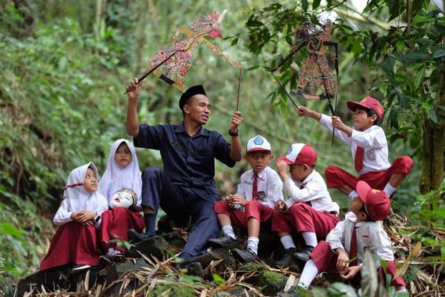 Ilustrasi Anak Sekolah Dasar Indonesia (sumber: Agung Pramudita/shutterstock.com)