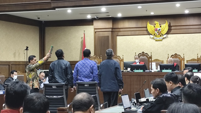 Tiga penyidik KPK dihadirkan sebagai saksi dalam sidang lanjutan Sekjen PDIP Hasto Kristiyanto di Pengadilan Tipikor Jakarta, Jumat (9/5/2025). Foto: Jonathan Devin/kumparan