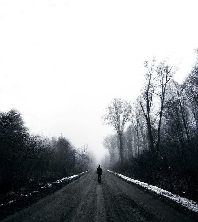“Life Journey Alone” – Foto oleh Warren di Unsplash