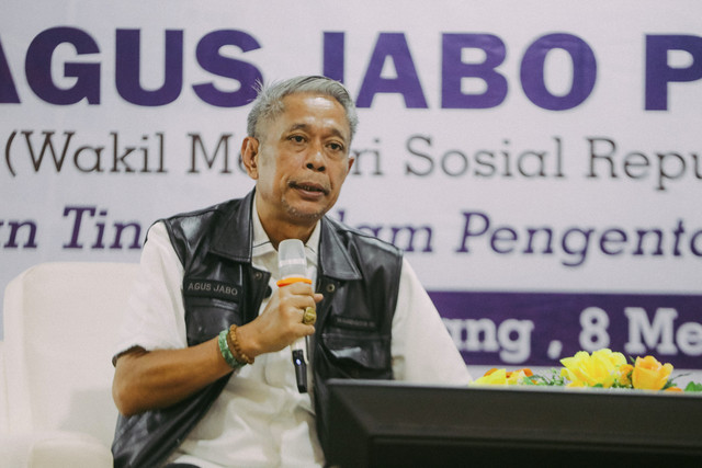 Wamensos Agus Jabo Priyono hadiri kuliah umum di Universitas Muhammadiyah Semarang (Unimus), Kamis (8/5/2025). Foto: Dok. Kemensos