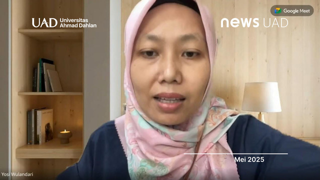 Dr. Yosi Wulandari, M.Pd., Dosen PBSI Universitas Ahmad Dahlan (UAD) saat memberikan penjelasan (Foto Mawar)