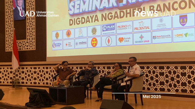 Drs. Noviar Rahmad, M.Si. sebagai Pemateri Seminar Nasional di Amphitarium Kampus 4 Universitas Ahmad Dahlan (UAD) (Foto Darmawan)
