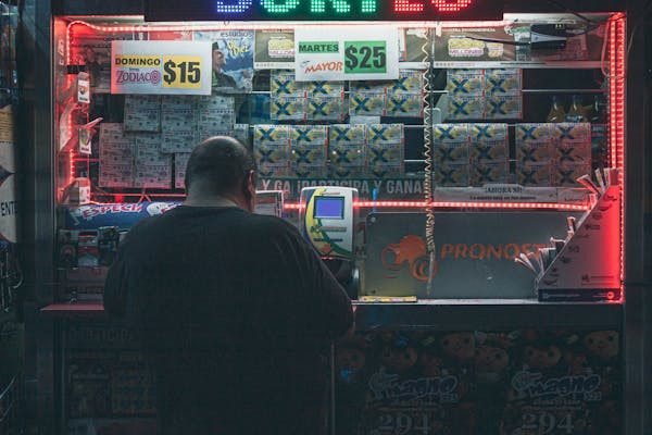 Ilustrasi cara beli game di Steam dengan mudah. Foto: Pexels.com/Peaton Hugo
