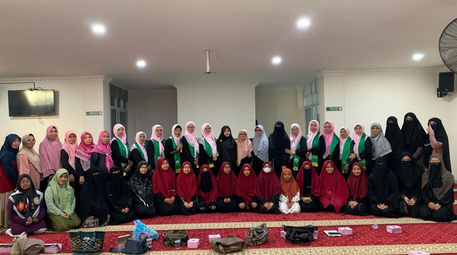 Partisipasi Santri Rumah Tahfidz Padang di Agenda Halal bihalal Gerak Muslimat Indonesia (GMI) Padang (Sumber : DT Peduli)