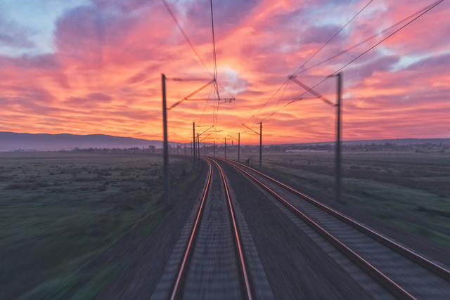 Rute KA Harina 2025. Foto hanya sebagai ilustrasi, bukan tempat sebenarnya. Sumber foto: Unsplash-Konstantin Planinski