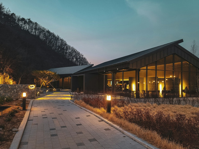 Kianmas Boutique Resort Ciawi, foto hanya ilustrasi, bukan tempat sebenarnya: Unsplash/zero take