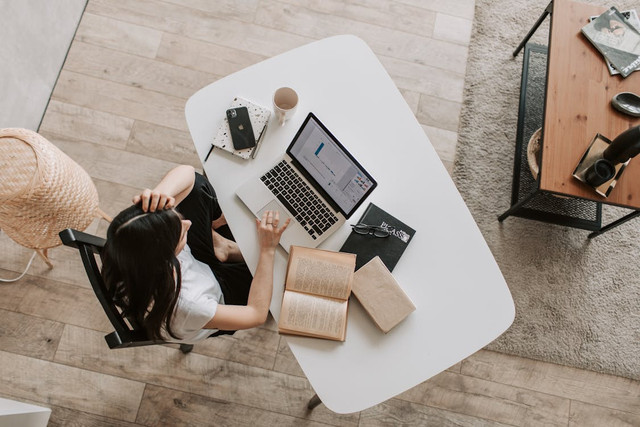 Ilustrasi laptop pelajar. Foto: Pexels.com