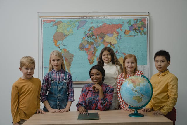 Ilustrasi peristiwa yang terjadi selama mempelajari materi refleksi pendidikan nasional. Sumber: Pexels/Tima Miroshnichenko