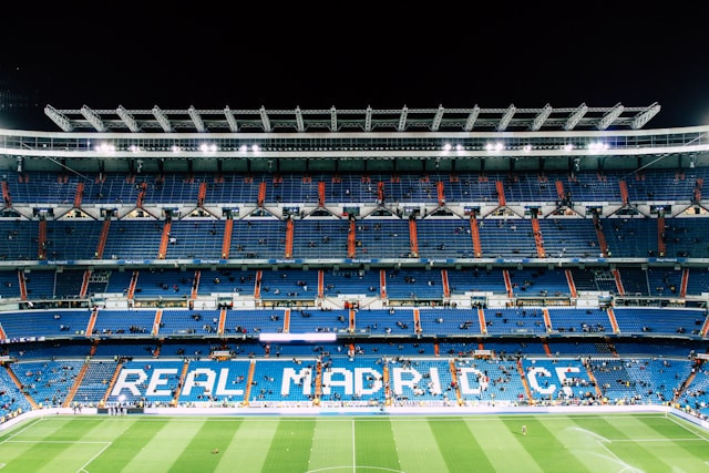 Ilustrasi trofi real madrid musim ini 2025. Sumber: unsplash.com/Vienna Reyes