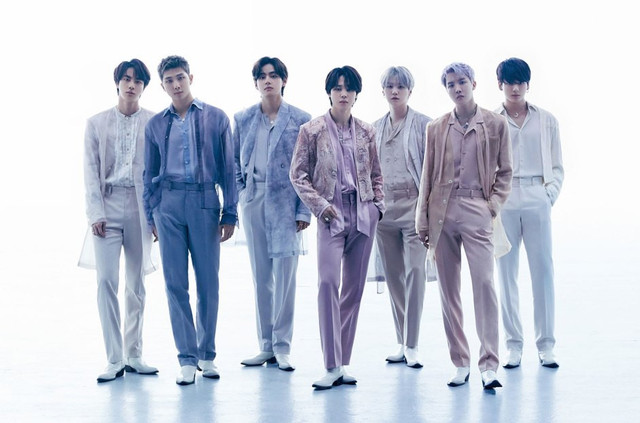 Informasi mengenai kapan BTS selesai wamil banyak dicari oleh penggemar. Foto: Bighit