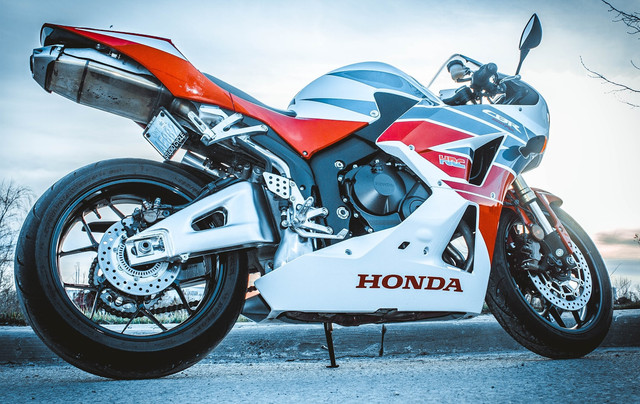 Dealer Honda Cilegon. Foto hanya sebagai ilustrasi saja, bukan tempat sebenarnya. Sumber: Unsplash/Eric Michael.
