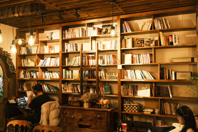 Makarya Matraman. Foto hanya sebagai ilustrasi saja, bukan tempat sebenarnya. Sumber: Unsplash/Đào Việt Hoàng.
