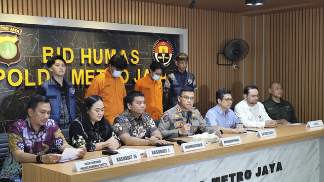 Pers rilis kasus illegal access di Polda Metro Jaya, Jumat (9/5/2025). Foto: Rachmadi Rasyad/kumparan