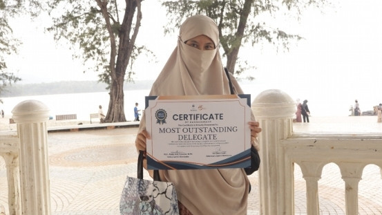 Mahasiswi STIBA Ar Raayah Ukir Prestasi di Ajang Internasional