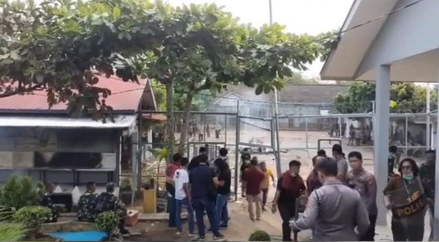 Suasana kerusuhan yang terjadi di Lapas Narkotika Muara Beliti. Foto : Istimewa