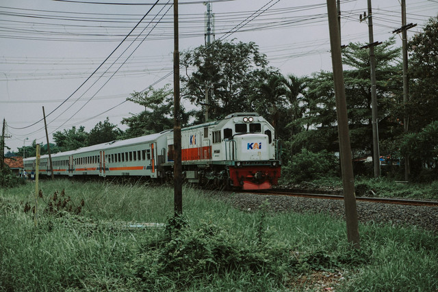 Ilustrasi Rute Commuter Line Dhoho 2025, Sumber Unsplash Muhammad Arief