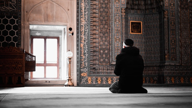 Ilustrasi Doa Sholat Taubat. Sumber: Unsplash/Imad Alassiry