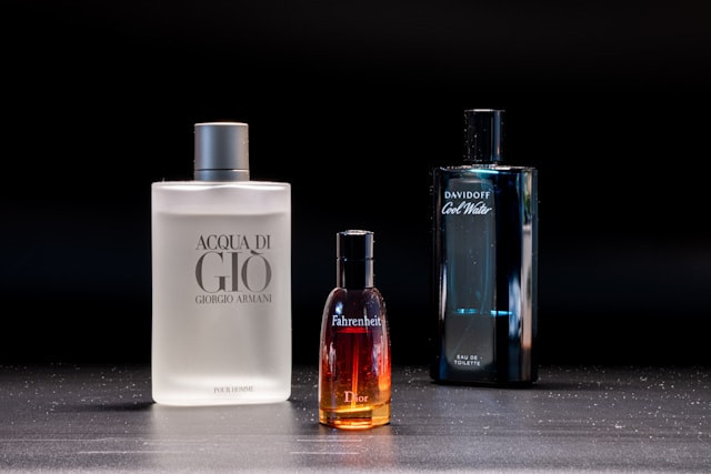 Ilustrasi untuk Mix Parfum Cowok Terbaik. Sumber: Unsplash/Darklammur