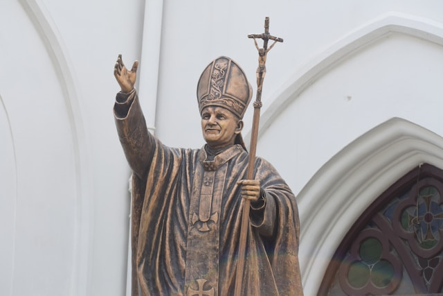 Ilustrasi Profil Luis Antonio Tagle. Sumber: Unsplash/Ajayjoseph Fdo