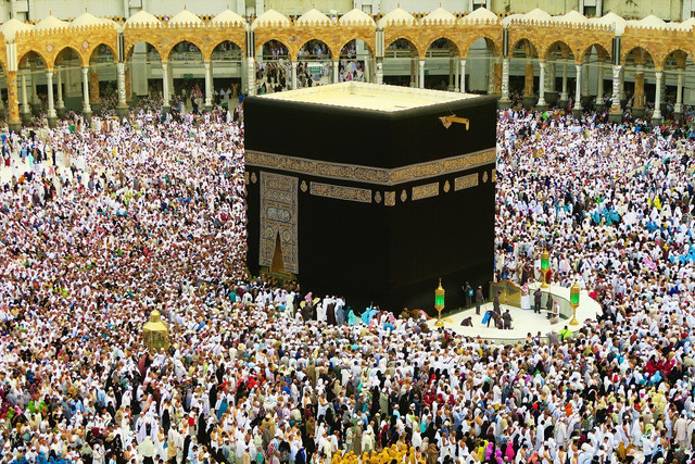 Ilustrasi kerumunan jemaah haji di Makkah menunjukkan betapa padatnya pelaksanaan ibadah tersebut setiap tahunnya (Gambar oleh Ekrem, Pixabay)