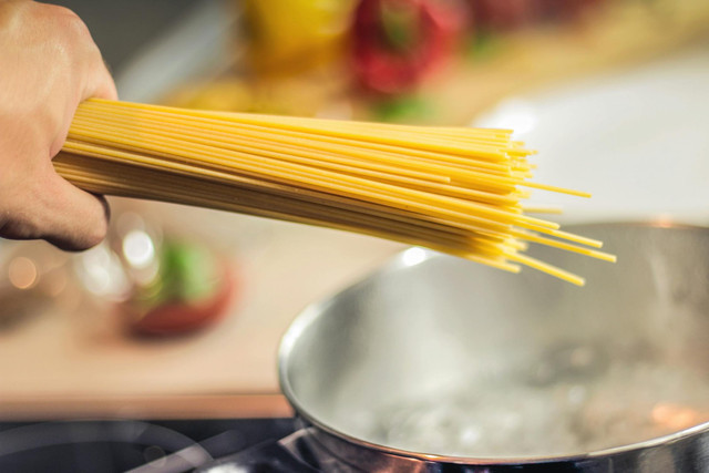 Ilustrasi cara merebus spaghetti yang benar. Foto: Pexels.com/JÉSHOOTS