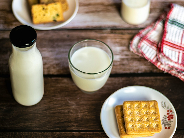 Ilustrasi susu UHT terbaik. Sumber: unsplash.com/VdPhotography.