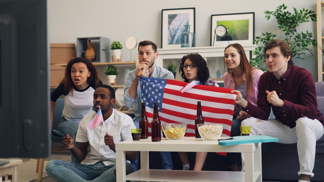 ilustrasi nonton good american family sub indo. Unsplash/Vitaly Gariev