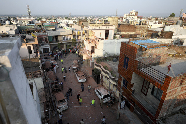 Suasana usai serangan militer Pakistan terhadap India di Jammu, India, Sabtu (10/5/2025) Foto: Stringer/Reuters