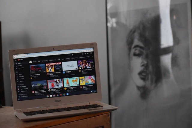 Ilustrasi Cara Streaming MV di YouTube. Pexels/Joshua Miranda.