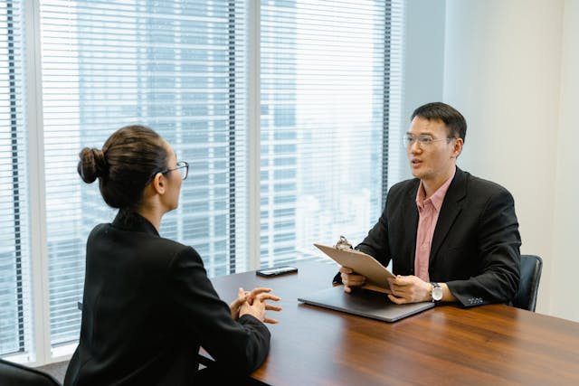 Cara Menjawab Apakah Anda Bersedia Bekerja Shift. Foto hanya ilustrasi, bukan tempat sebenarnya. Sumber: Pexels/Mart Production