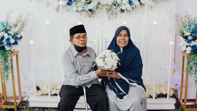 Ilustrasi Doa Ibu Bapak. Sumber: Unsplash/Yusuf Muttaqin