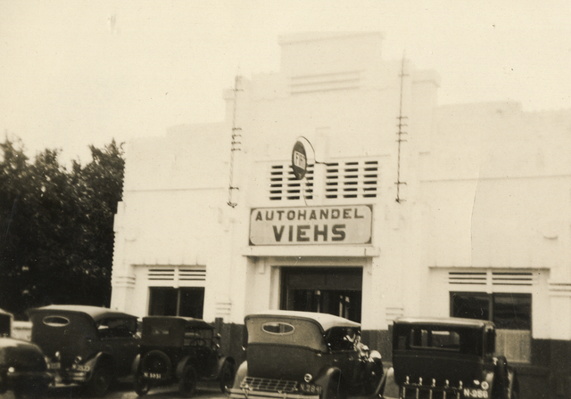 Autohandel Viehs pada masa kolonial Belanda atau sekitar tahun 1930an. Sumber gambar dari KITLV (1930)