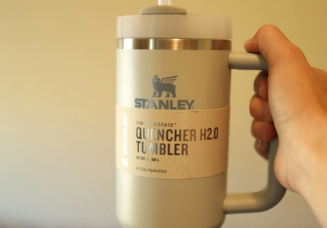 Ilustrasi Harga tumbler Stanley - Sumber: unsplash.com/@natilyn
