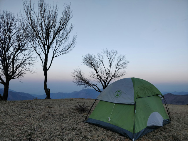 Basecamp Gunung Sangar. Foto hanya sebagai ilustrasi, bukan gambar atau tempat sebenarnya. Sumber foto: Unsplash-Shaurya Khera
