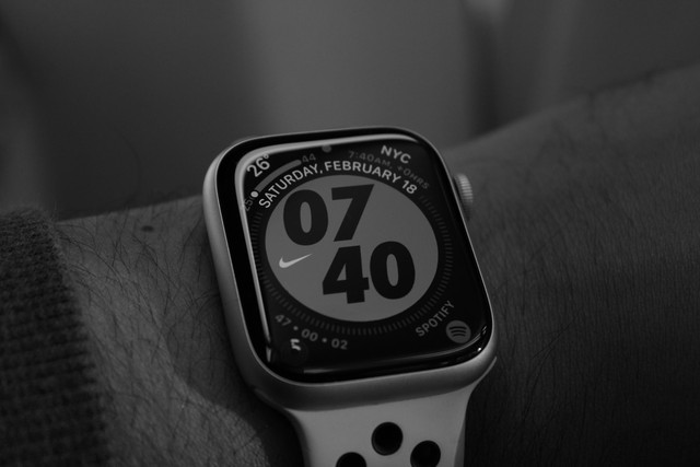 Ilustrasi Jam Tangan Pria Sporty. Sumber: Unsplash/Shlok Jethwa