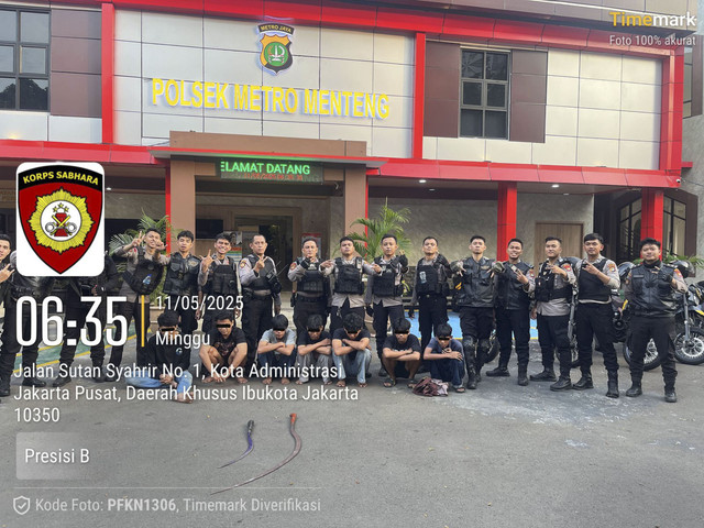 Polisi menangkap 7 pemuda yang diduga hendak tawuran di kawasan Menteng, Jakarta Pusat, Minggu (11/5/2025). Foto: Dok. Polres Metro Jakarta Pusat